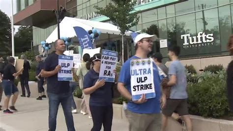 Tufts University RAs go on strike during move-in day for some students